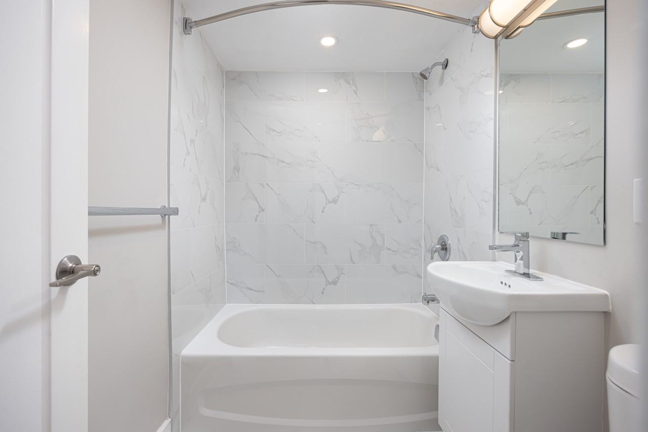 Sunset Tower - Photo 7 of 19