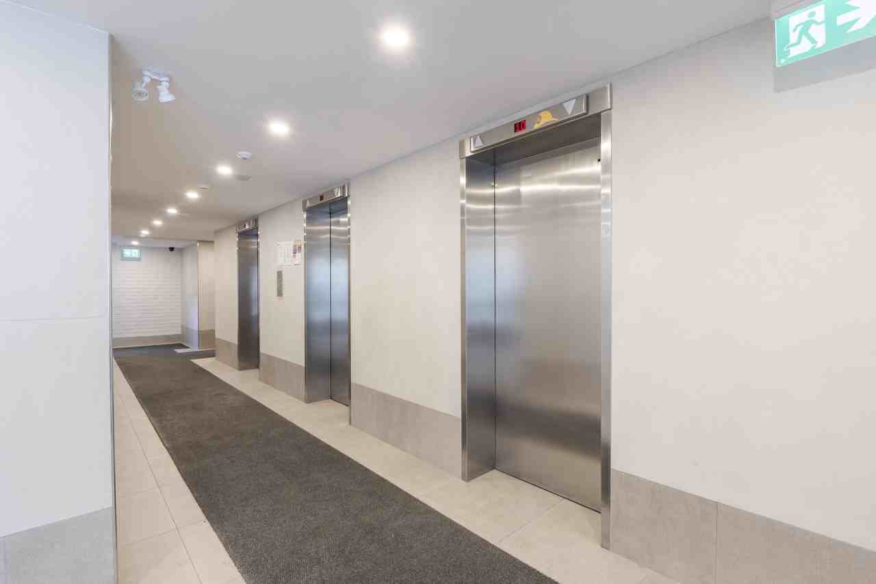 35 David Salomon Drive - Photo 4 of 50