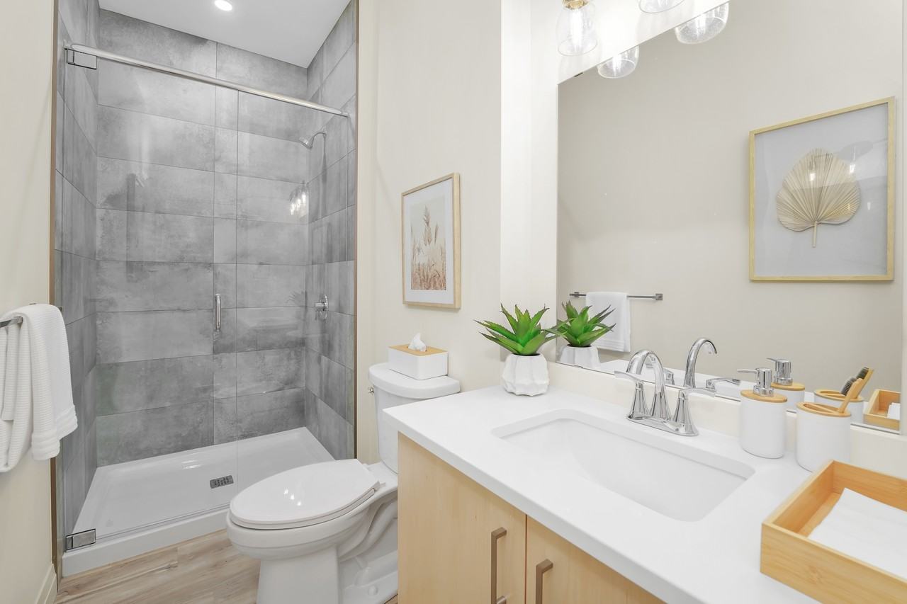 301 Westmount Road W - Photo 4 of 50