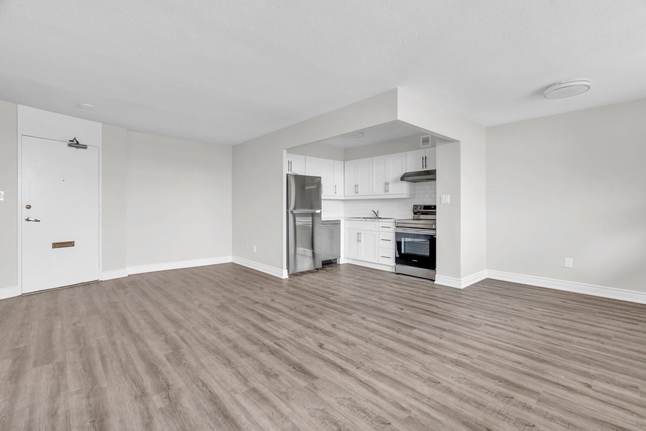 221 Queen Street South - Photo 5 of 36