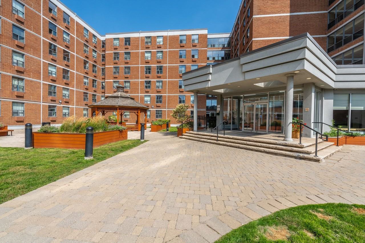 Richmond Place - Photo 5 of 50