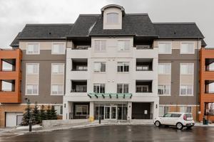 featured image of 380 370-380 Quarry Way Se