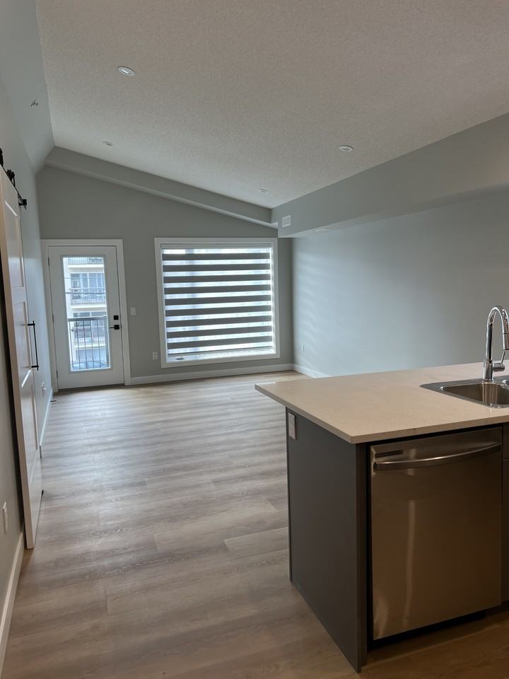 Mid Block - Photo 6 of 9