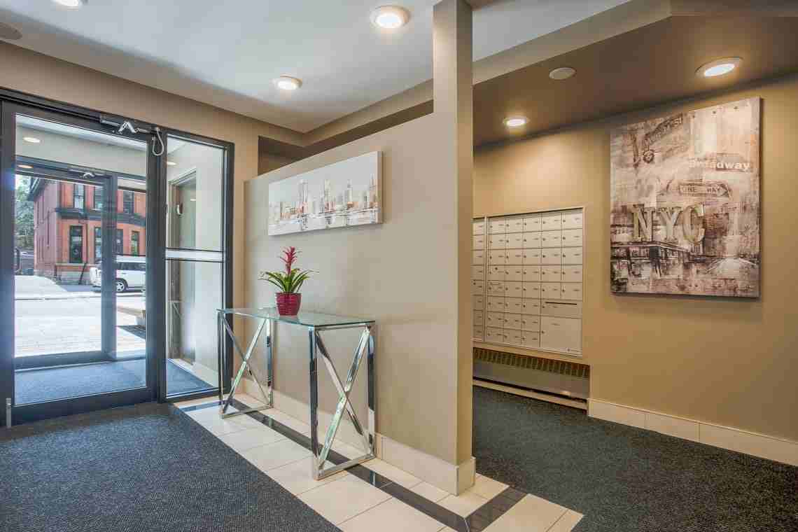 335 MacLaren St. - Photo 5 of 50