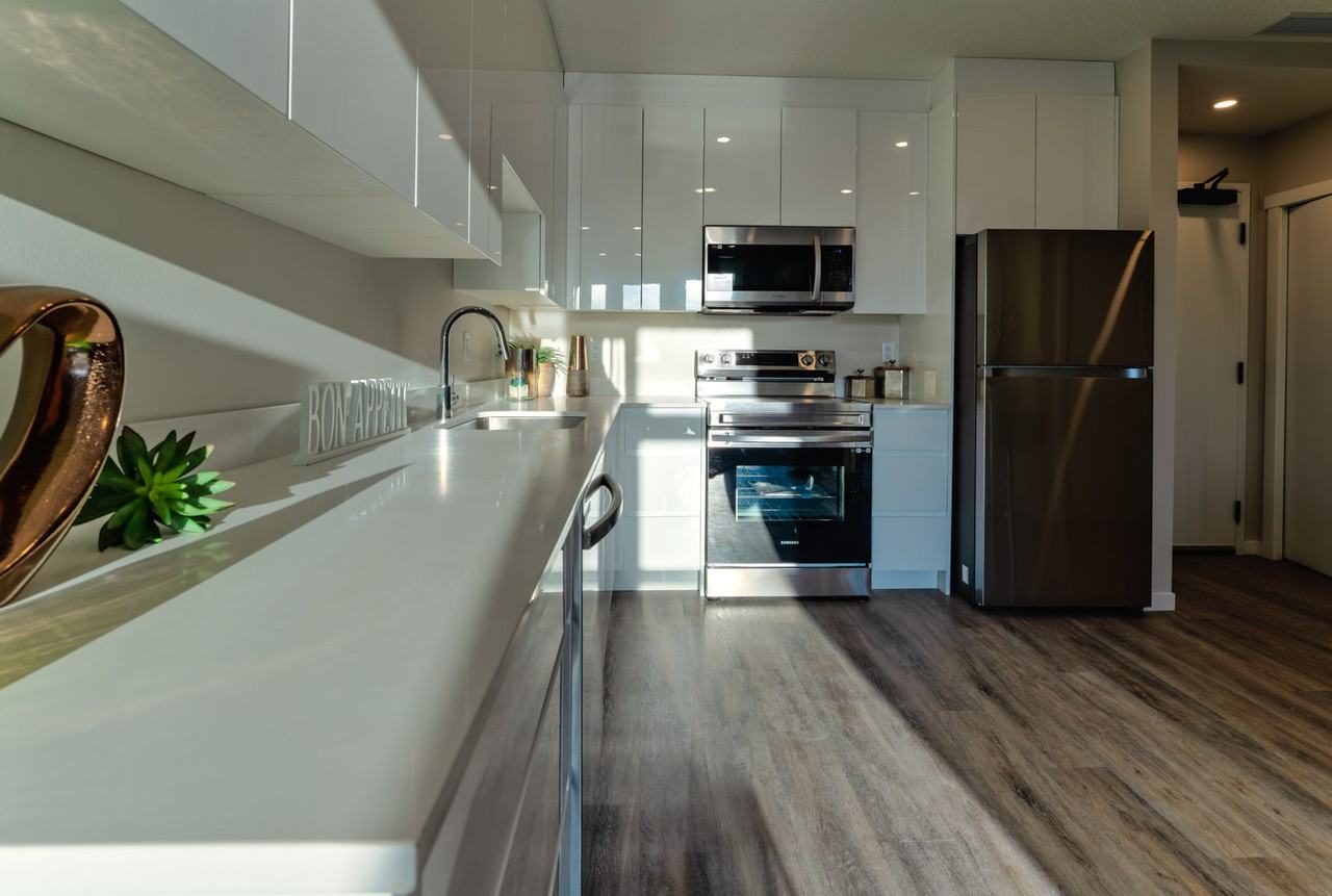 Solo on 4th - Photo 4 of 16