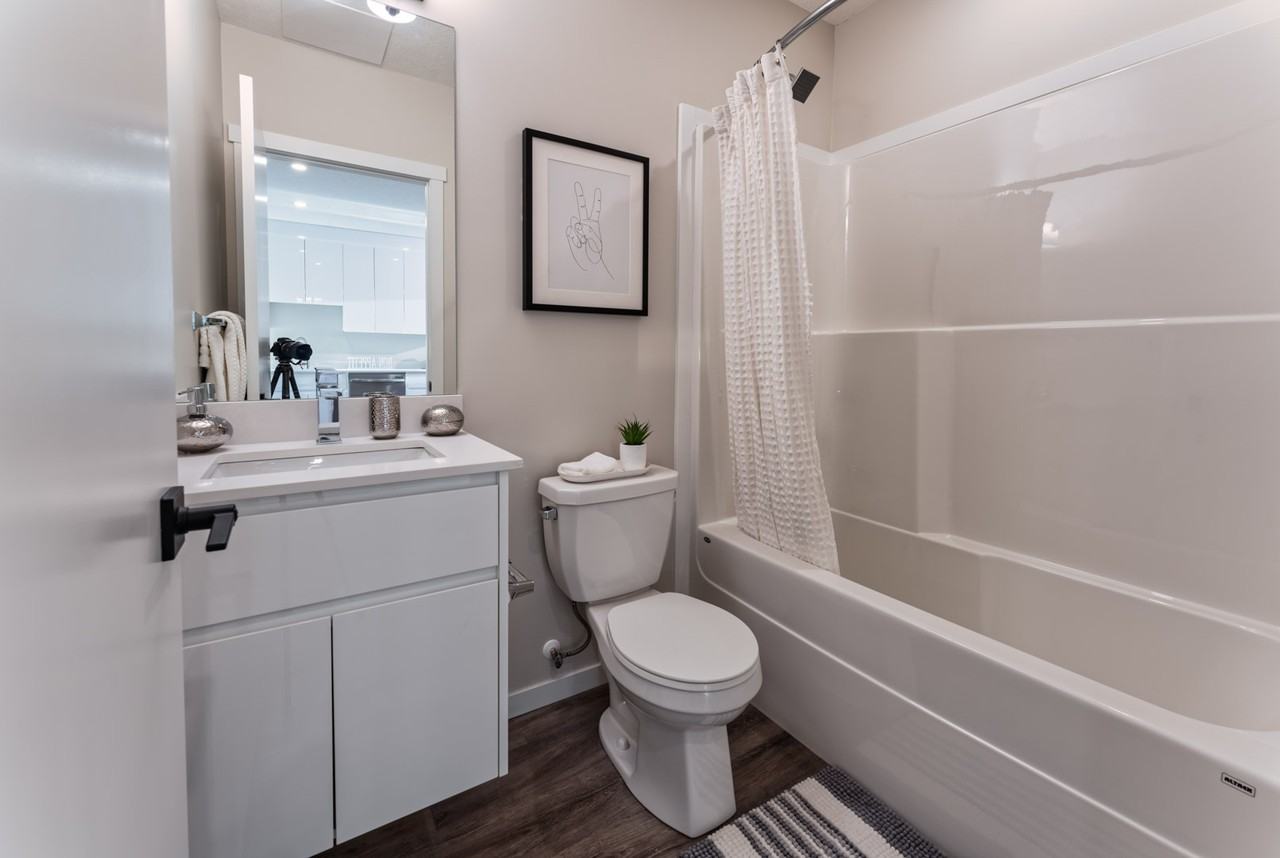 Solo on 4th - Photo 6 of 16