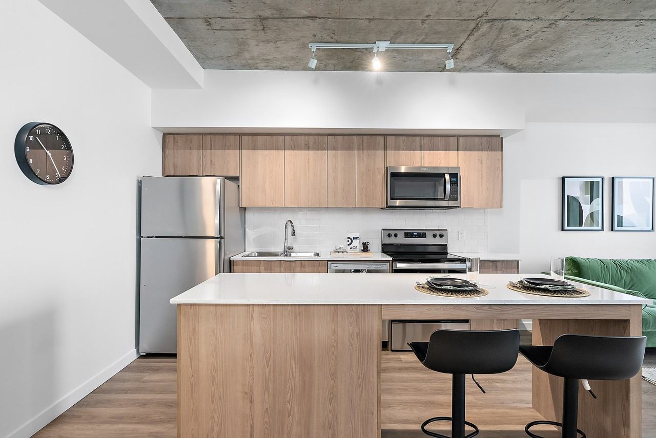 Eleanor - Photo 2 of 46