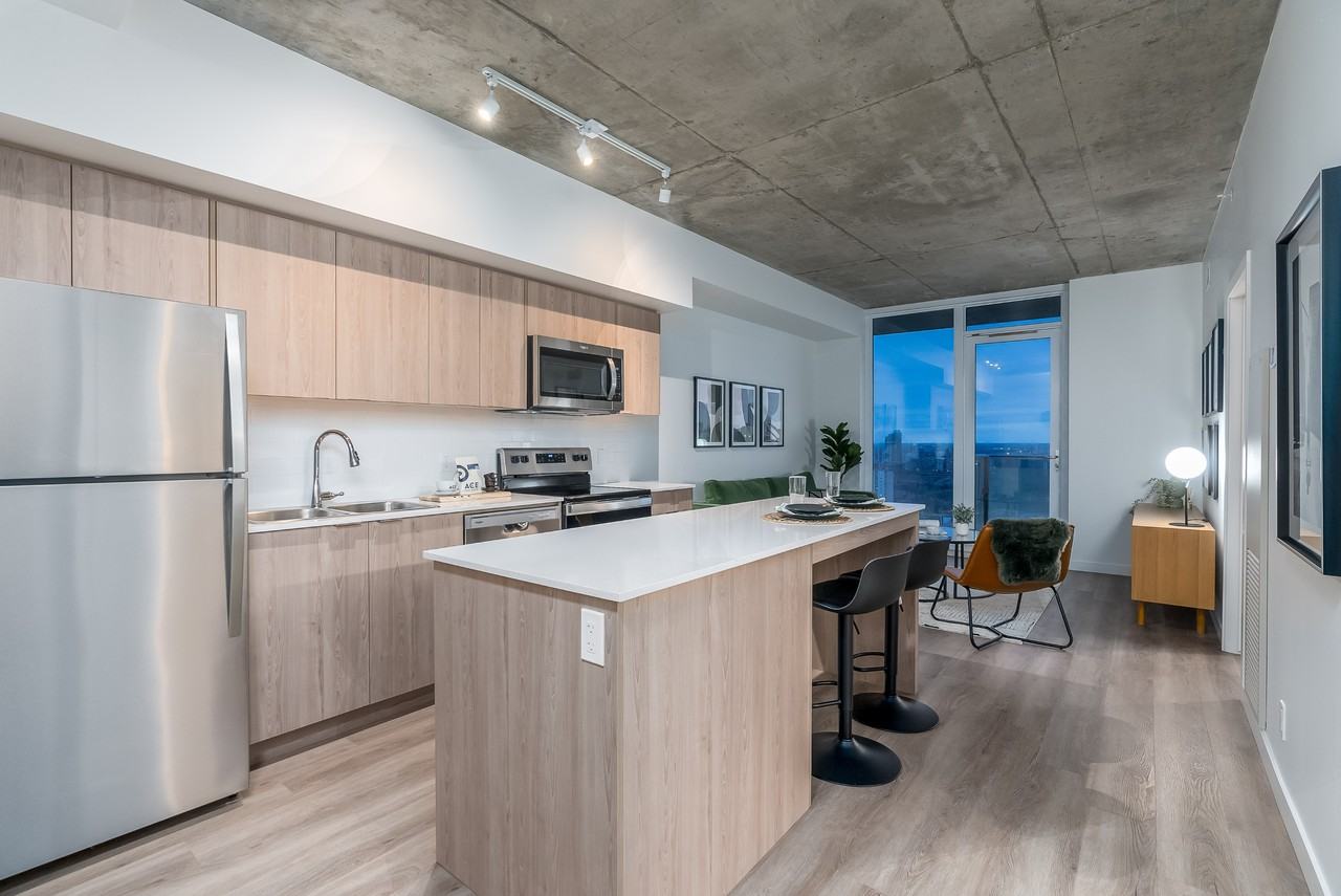 Eleanor - Photo 5 of 46