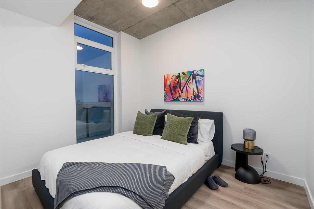 Eleanor - Photo 7 of 46