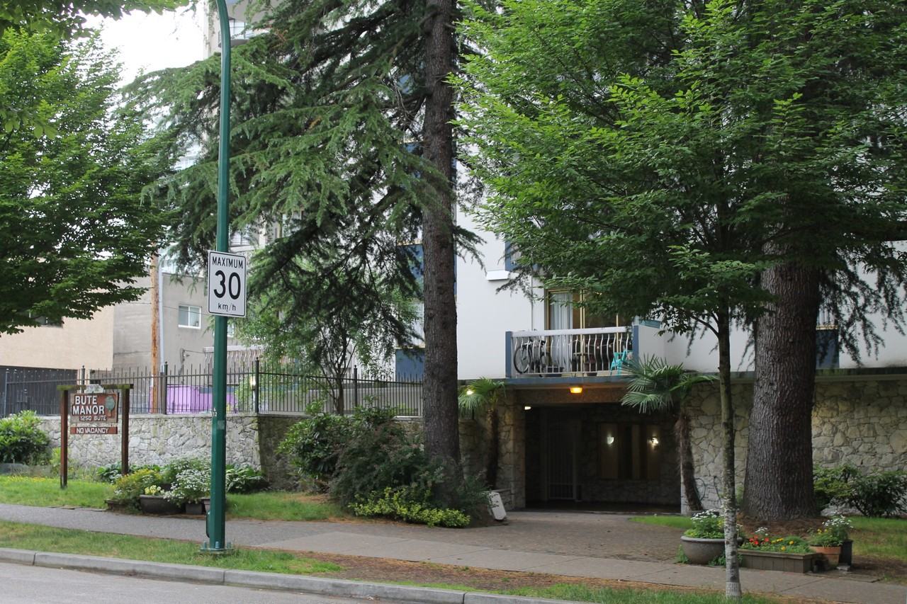 Bute Manor - Photo 3 of 27