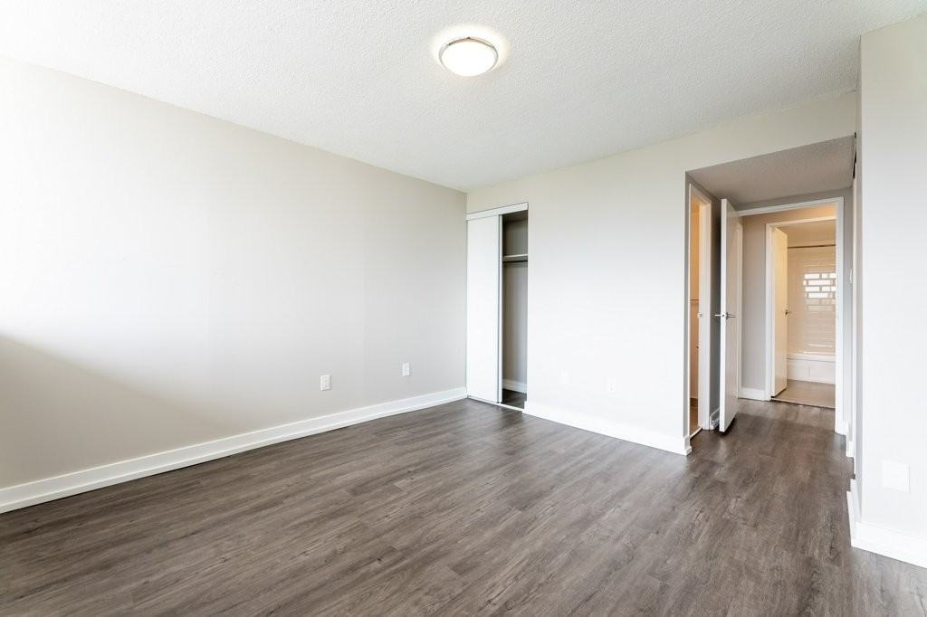 3575 Kaneff Crescent - Photo 5 of 41