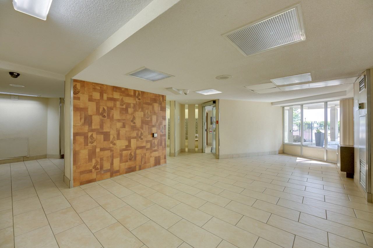 220 Steeles Avenue West - Photo 3 of 50