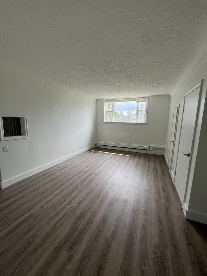 310 Speedvale Avenue East - Photo 2 of 8