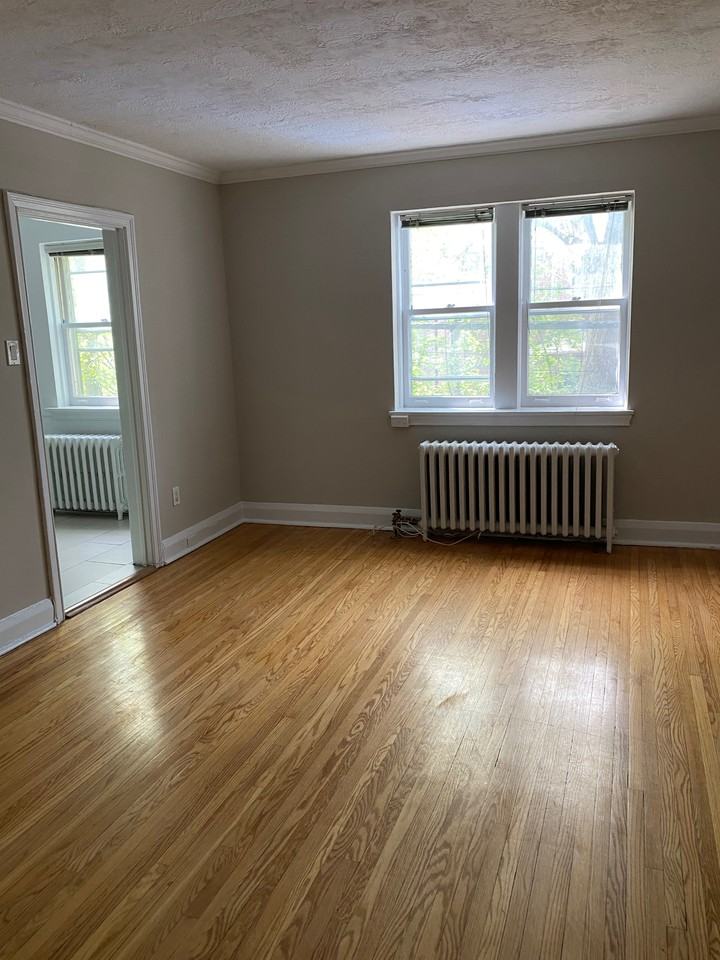 1600 Bathurst - Photo 4 of 7