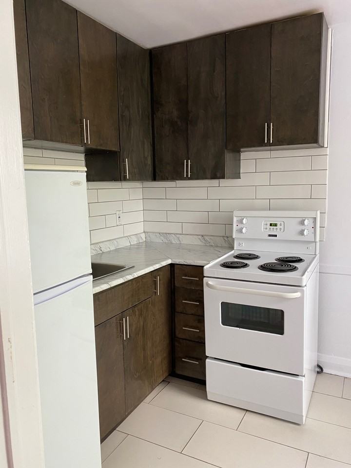 1600 Bathurst - Photo 5 of 7