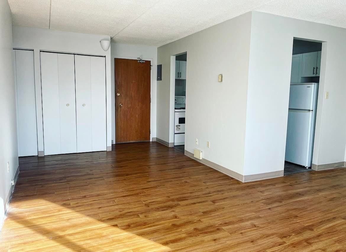 1080 Andrews - Photo 3 of 9