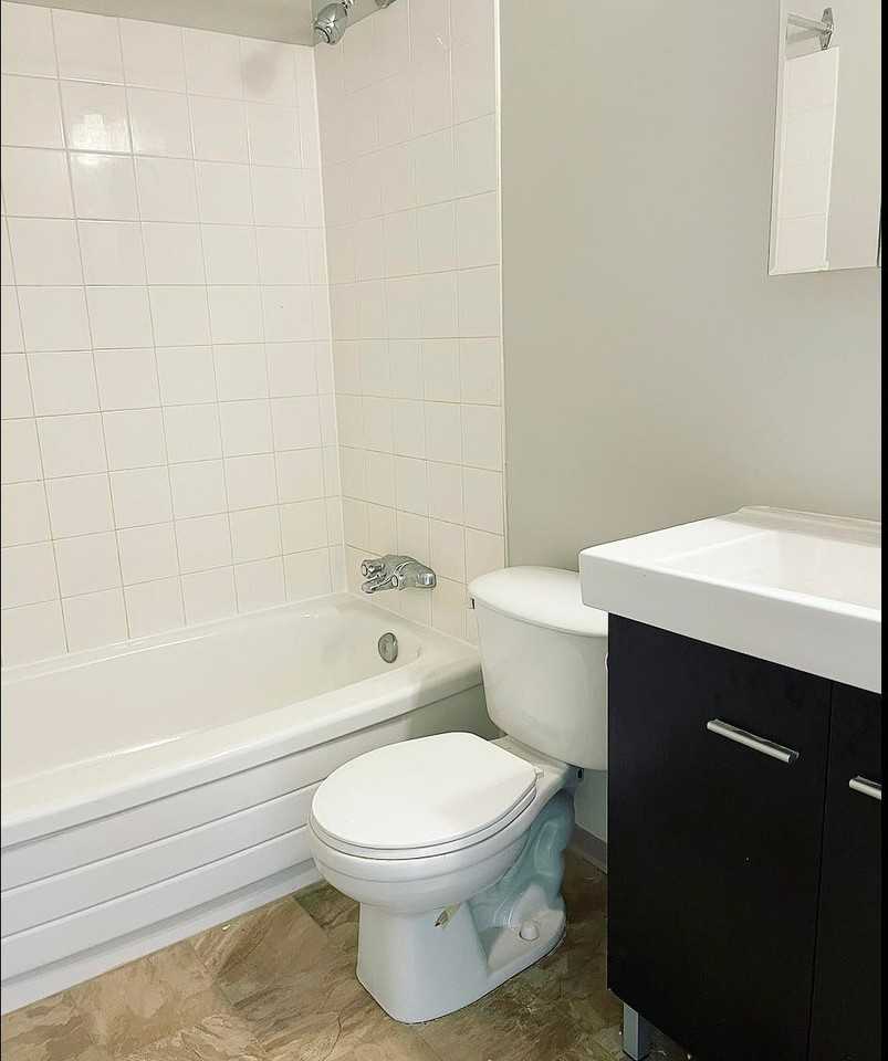 1080 Andrews - Photo 4 of 9