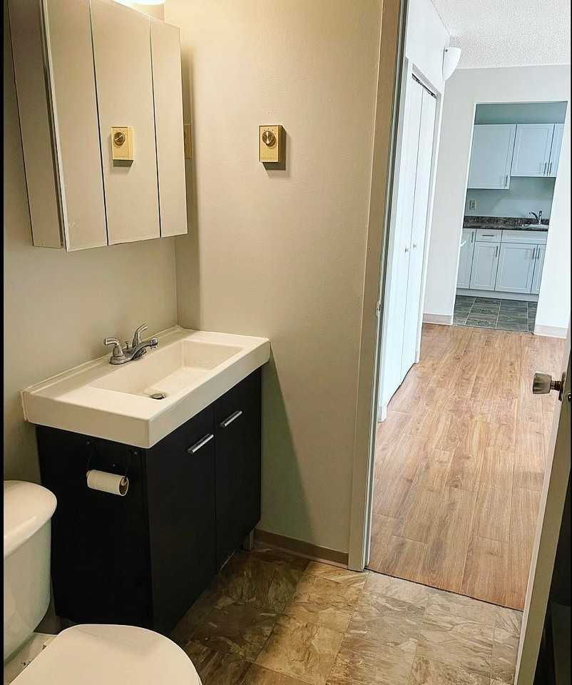 1080 Andrews - Photo 5 of 9