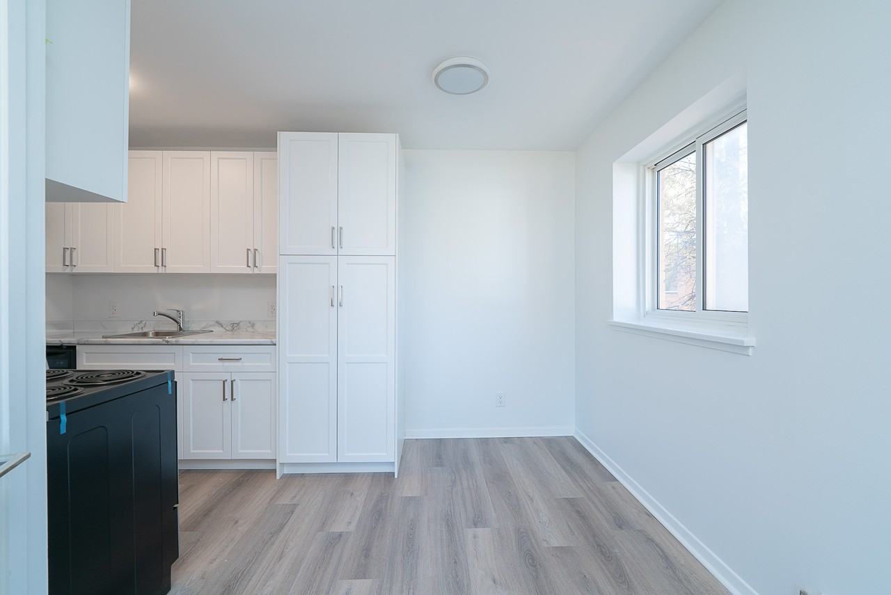 303 Stradbrook - Photo 4 of 23