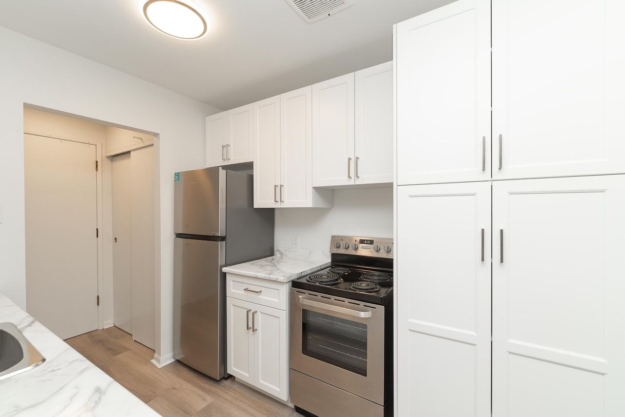 311 Stradbrook - Photo 3 of 12