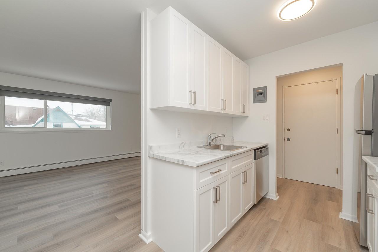 311 Stradbrook - Photo 4 of 12