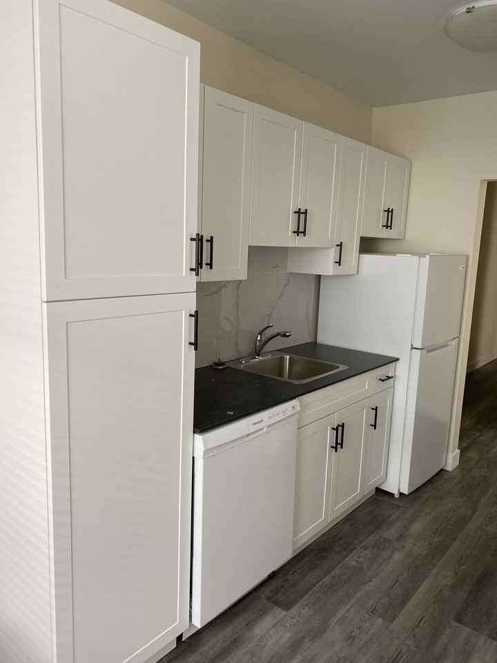 275 Nassau - Photo 4 of 11