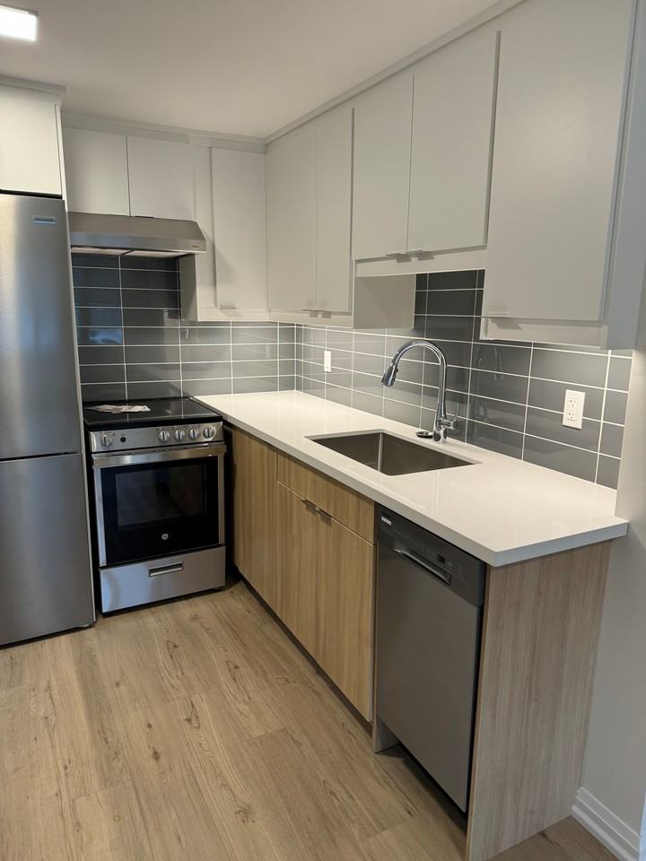 167 Thirtieth Street - Photo 3 of 9