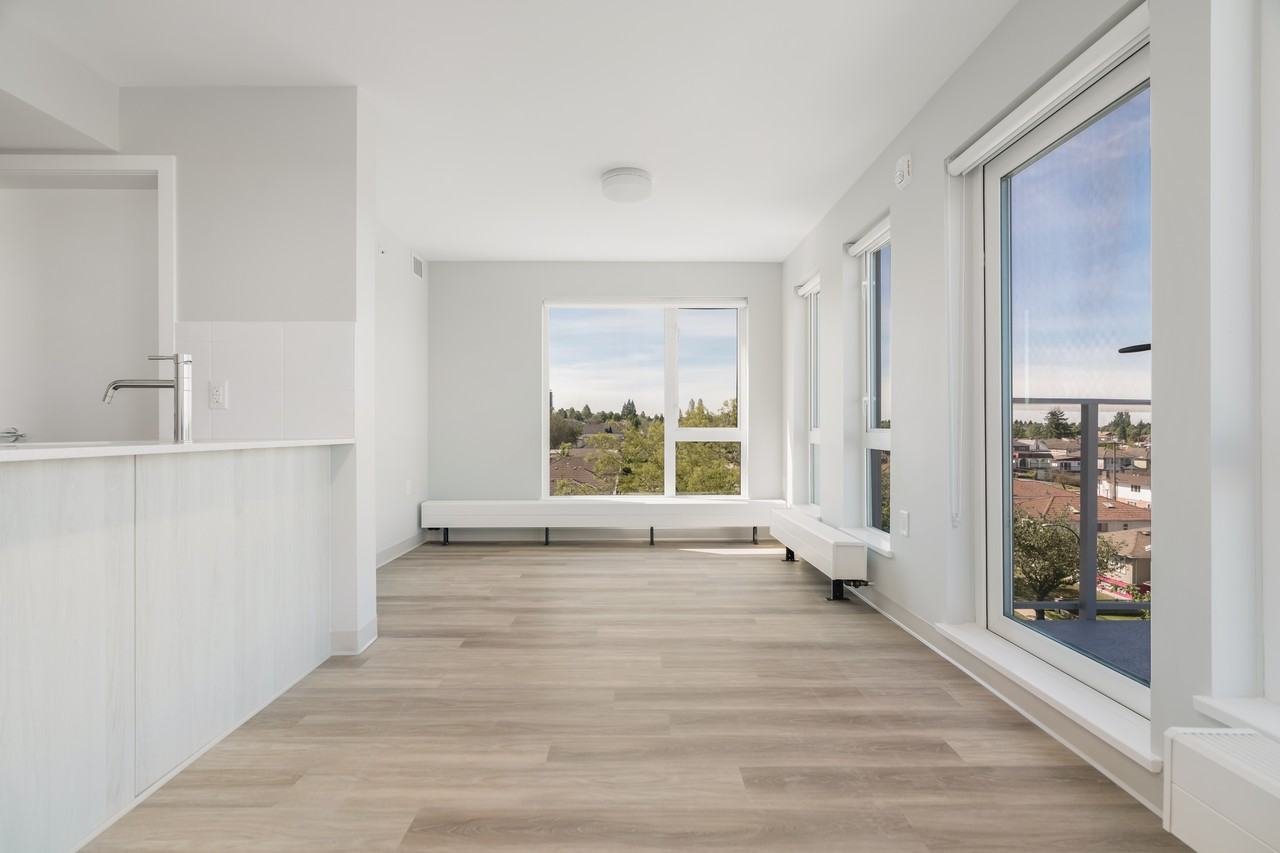 TWENTY-TWO TERRACE - Photo 2 of 17