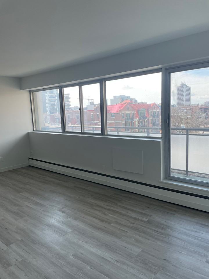 Regency Towers - Photo 7 of 33