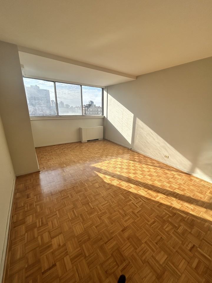 Kenson Towers - Photo 7 of 50