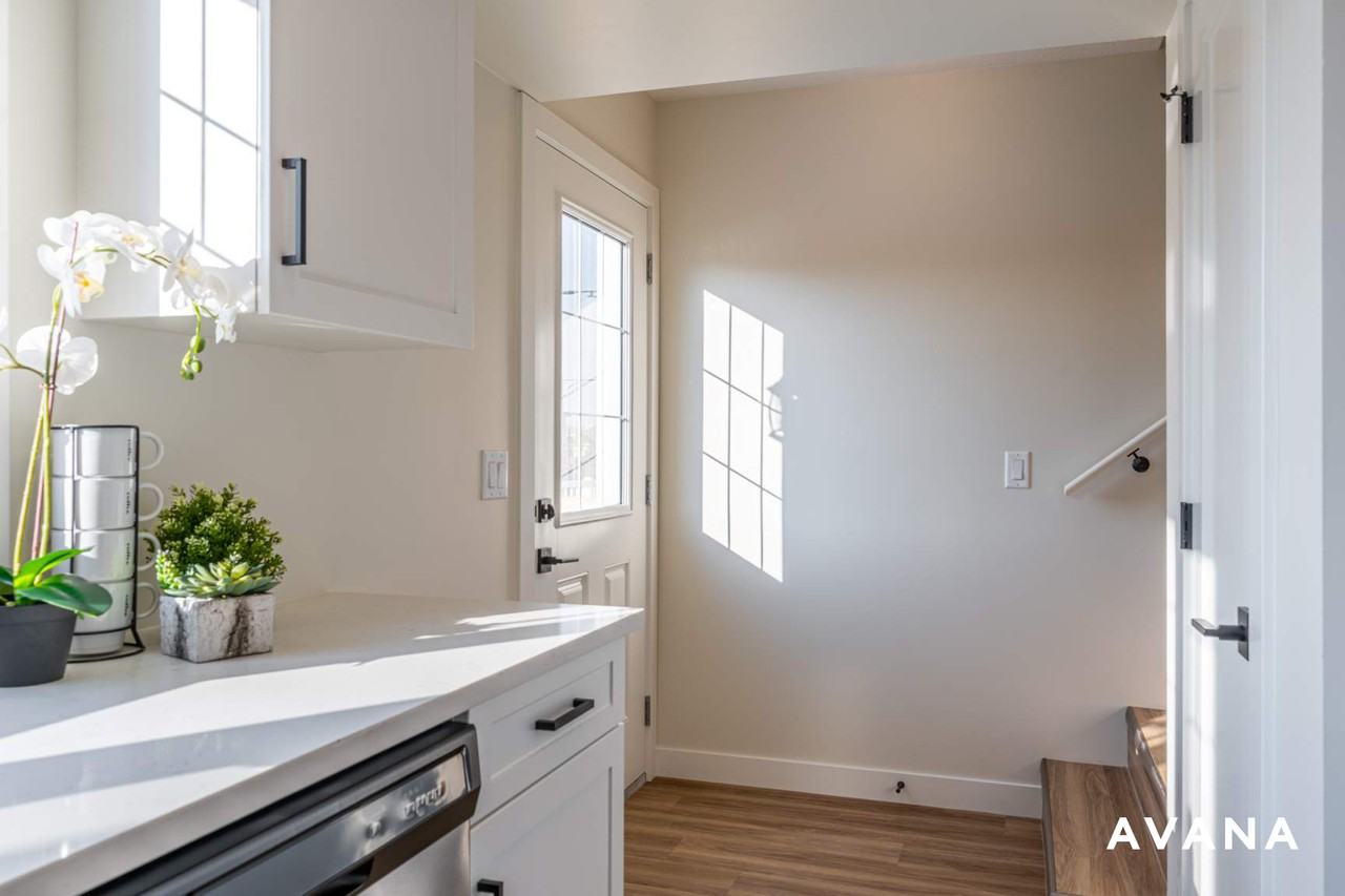 Maple Crest Townhouses - Photo 5 of 50