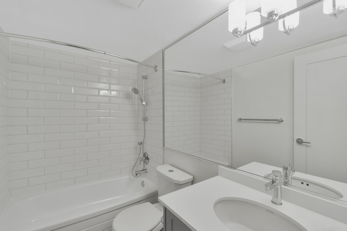 707 Esquimalt Rd - Photo 2 of 20