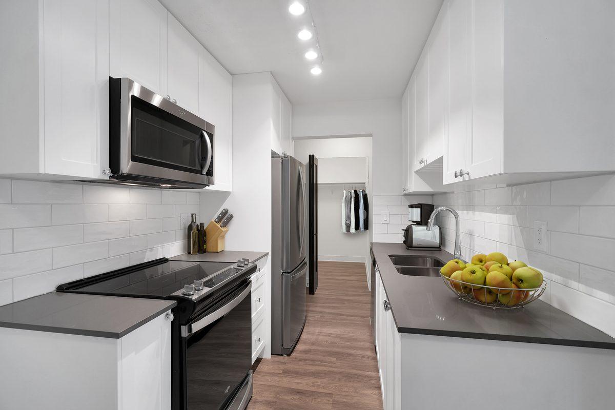 55 Bay St - Photo 7 of 10