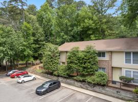 featured image of 201 Howell St