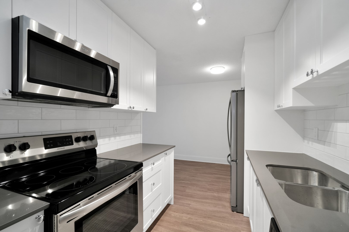 3255 Cook St - Photo 6 of 8