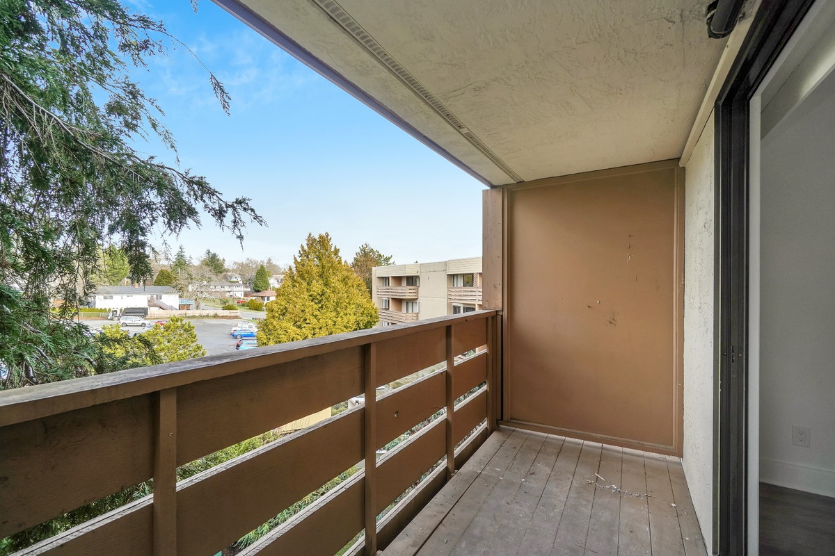 3255 Cook St - Photo 7 of 8