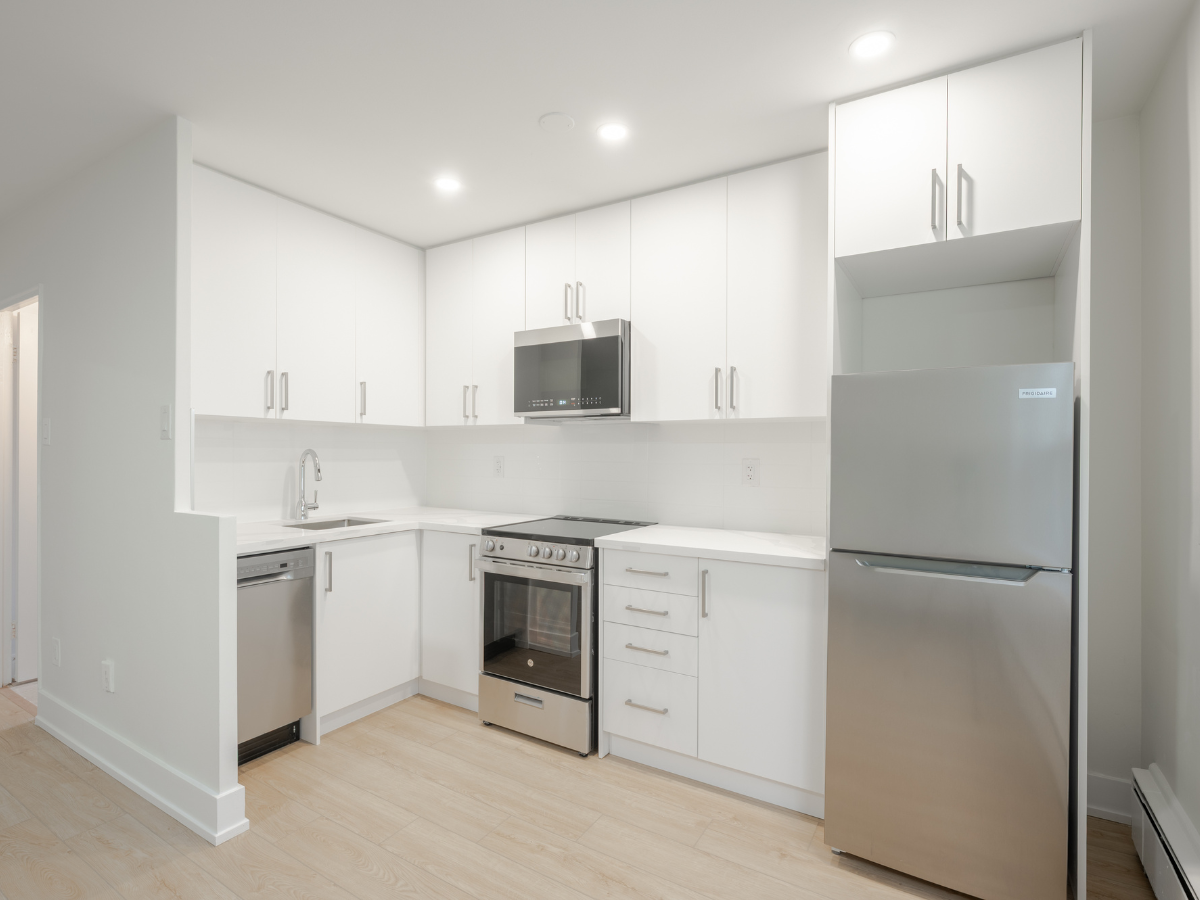 107 Redpath Avenue - Photo 4 of 12