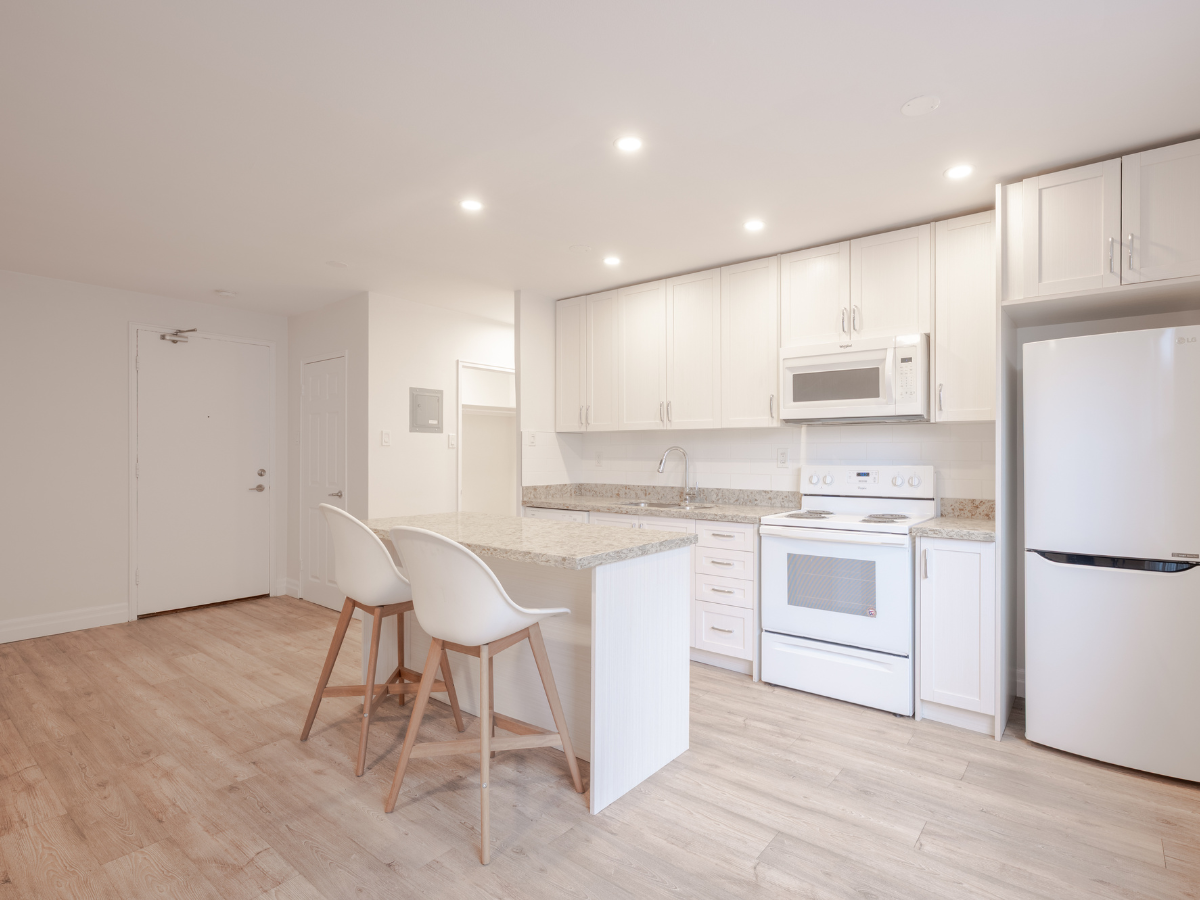 107 Redpath Avenue - Photo 7 of 12