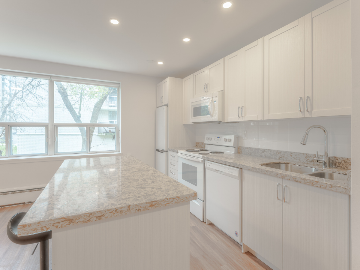 107 Redpath Avenue - Photo 7 of 11