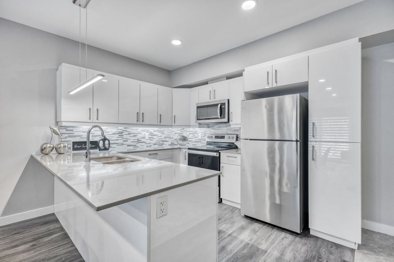 Bella Vista Luxury Living - Photo 6 of 44