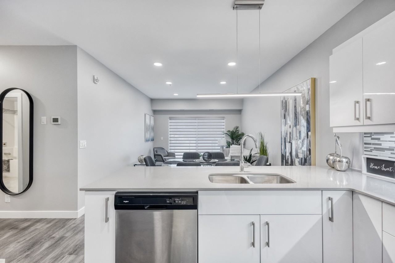 Bella Vista Luxury Living - Photo 7 of 44