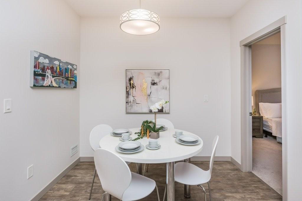 Pine Creek Manor - Photo 4 of 47