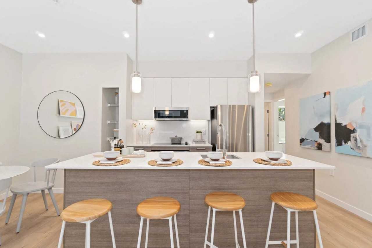 Hendry Place - Photo 3 of 10