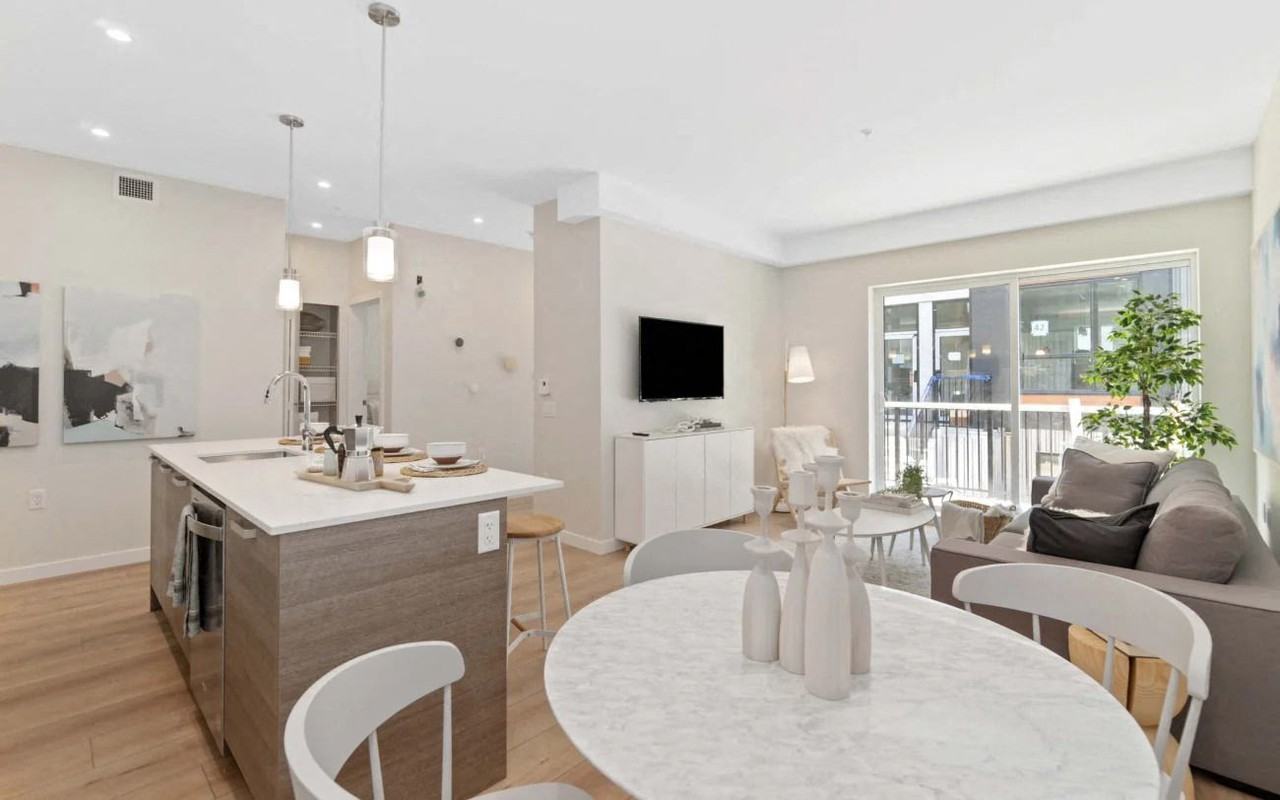 Hendry Place - Photo 4 of 10