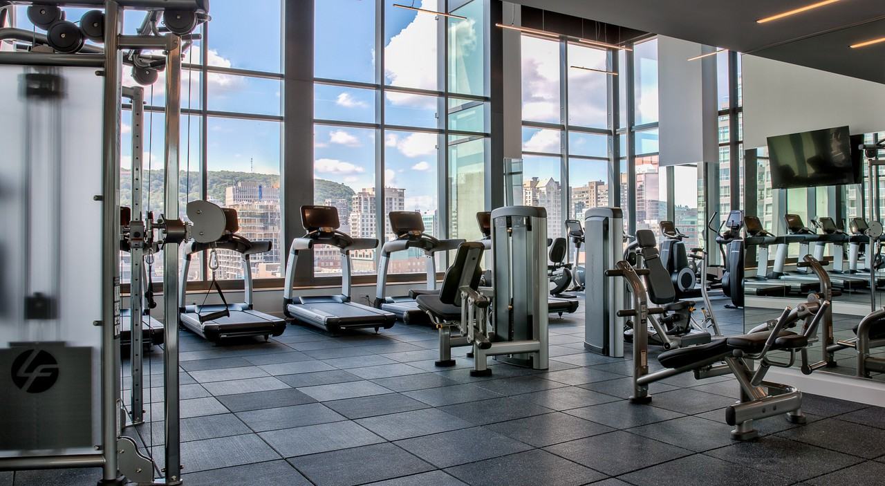 LIV Montreal - Photo 4 of 11