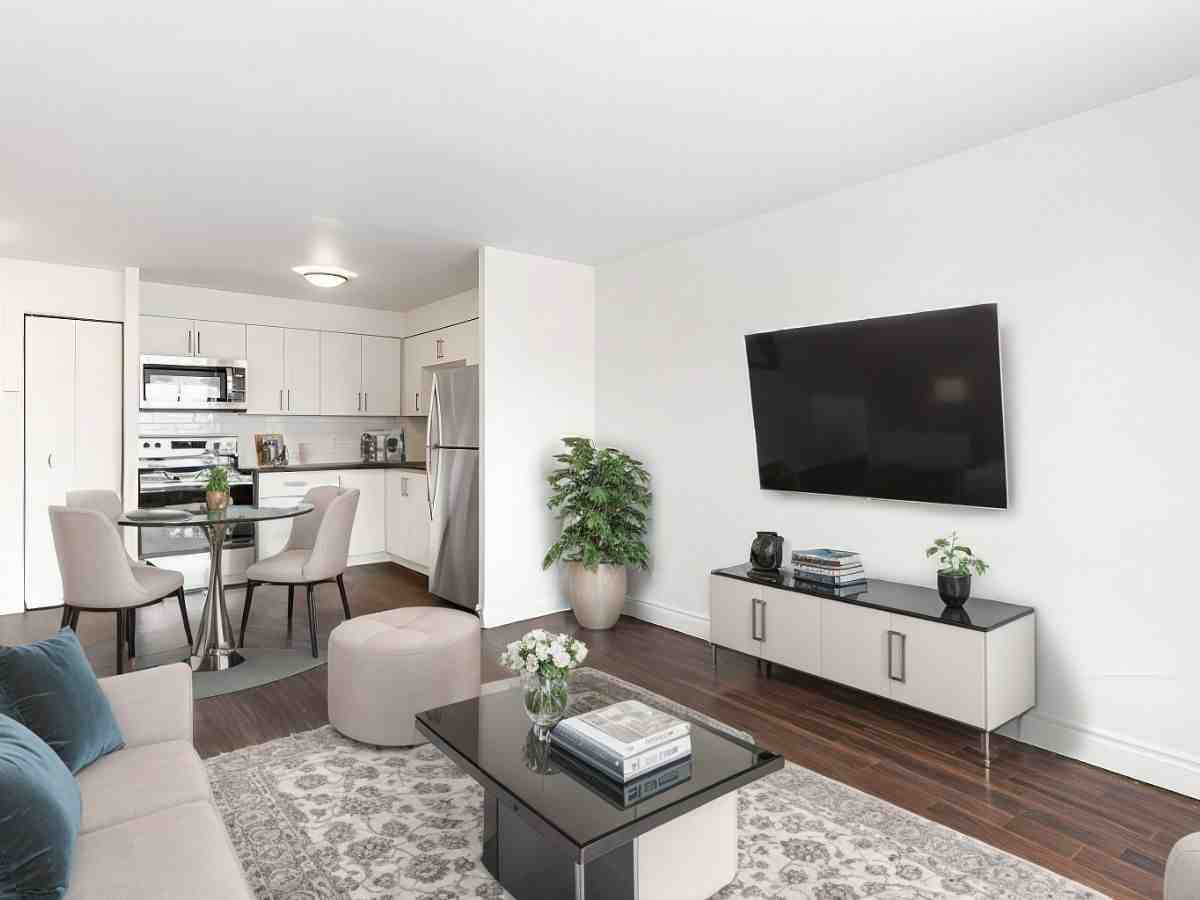 760 Laurier - Photo 2 of 9