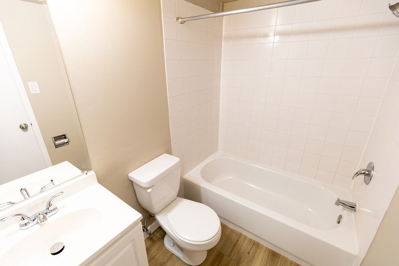 White Plains Manor - Photo 7 of 12