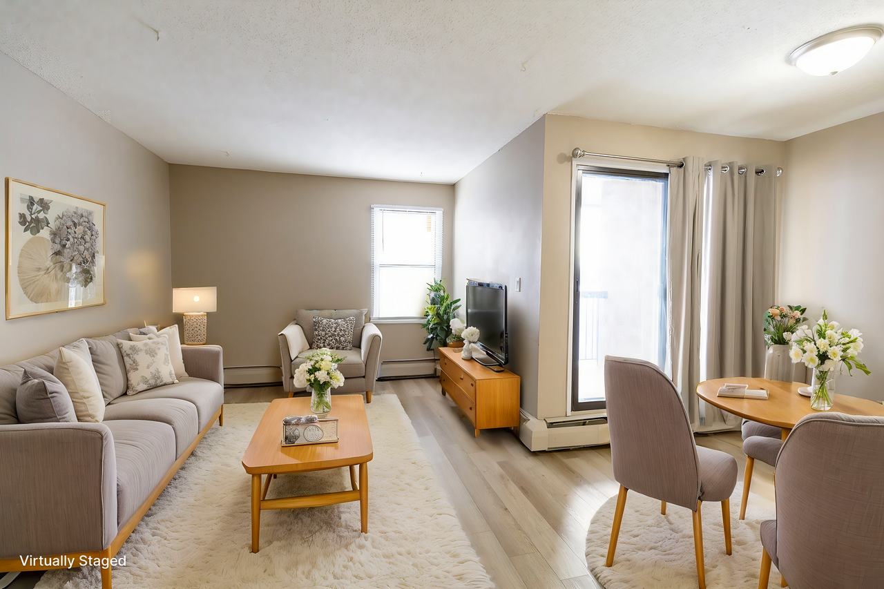 Cedarbrae Manor - Photo 7 of 43