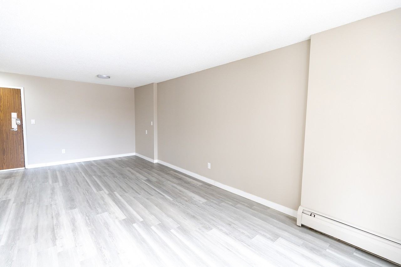 Cedarbrae Manor - Photo 3 of 42