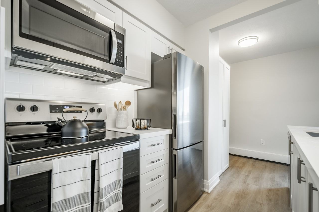 100 Forest Avenue - Photo 5 of 42